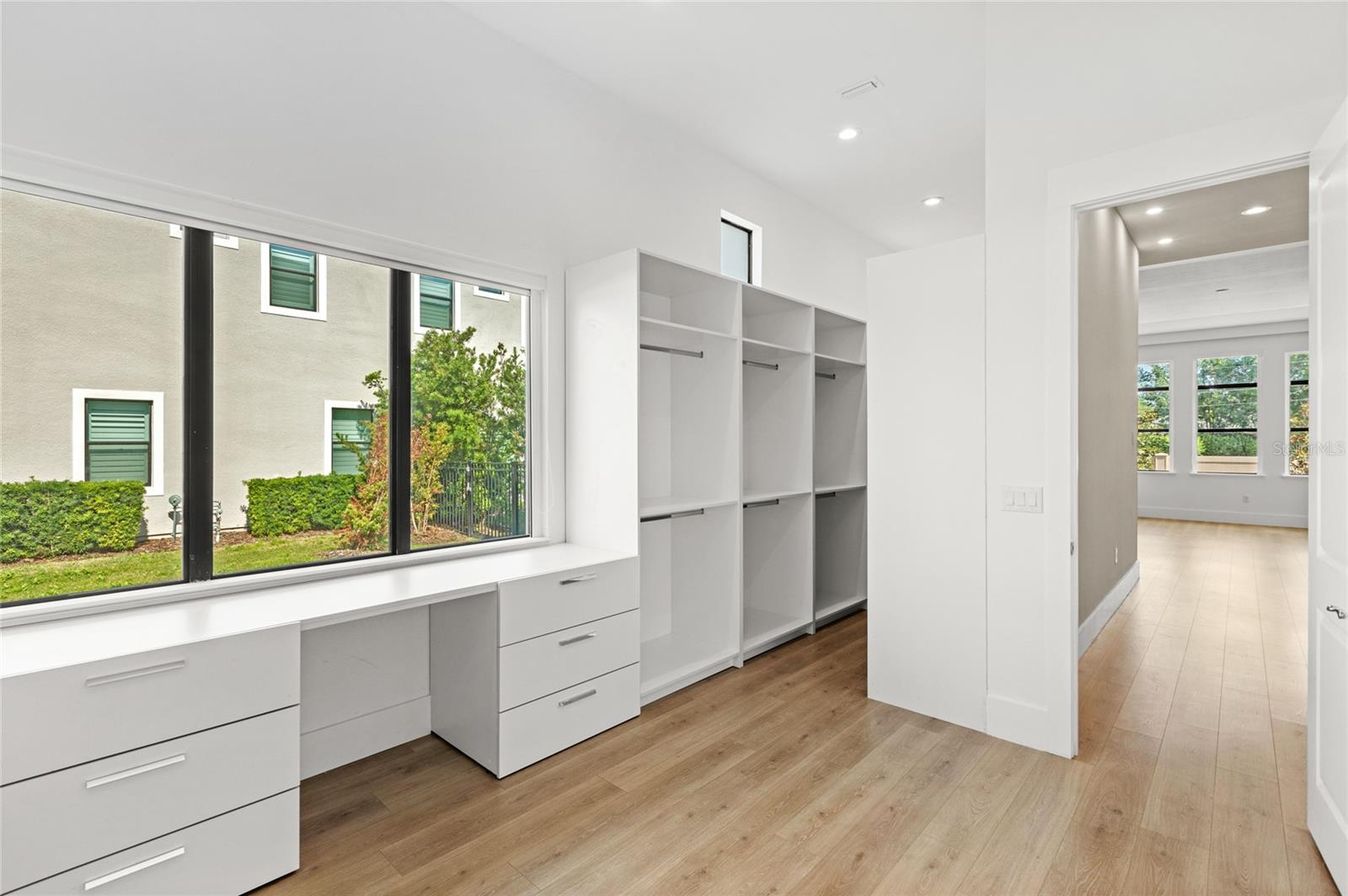 Image 39 of 81 For 4047 Isabella Circle