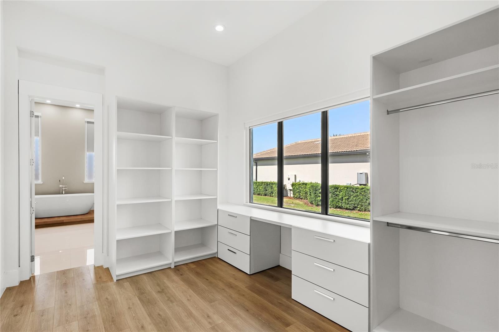 Image 40 of 81 For 4047 Isabella Circle