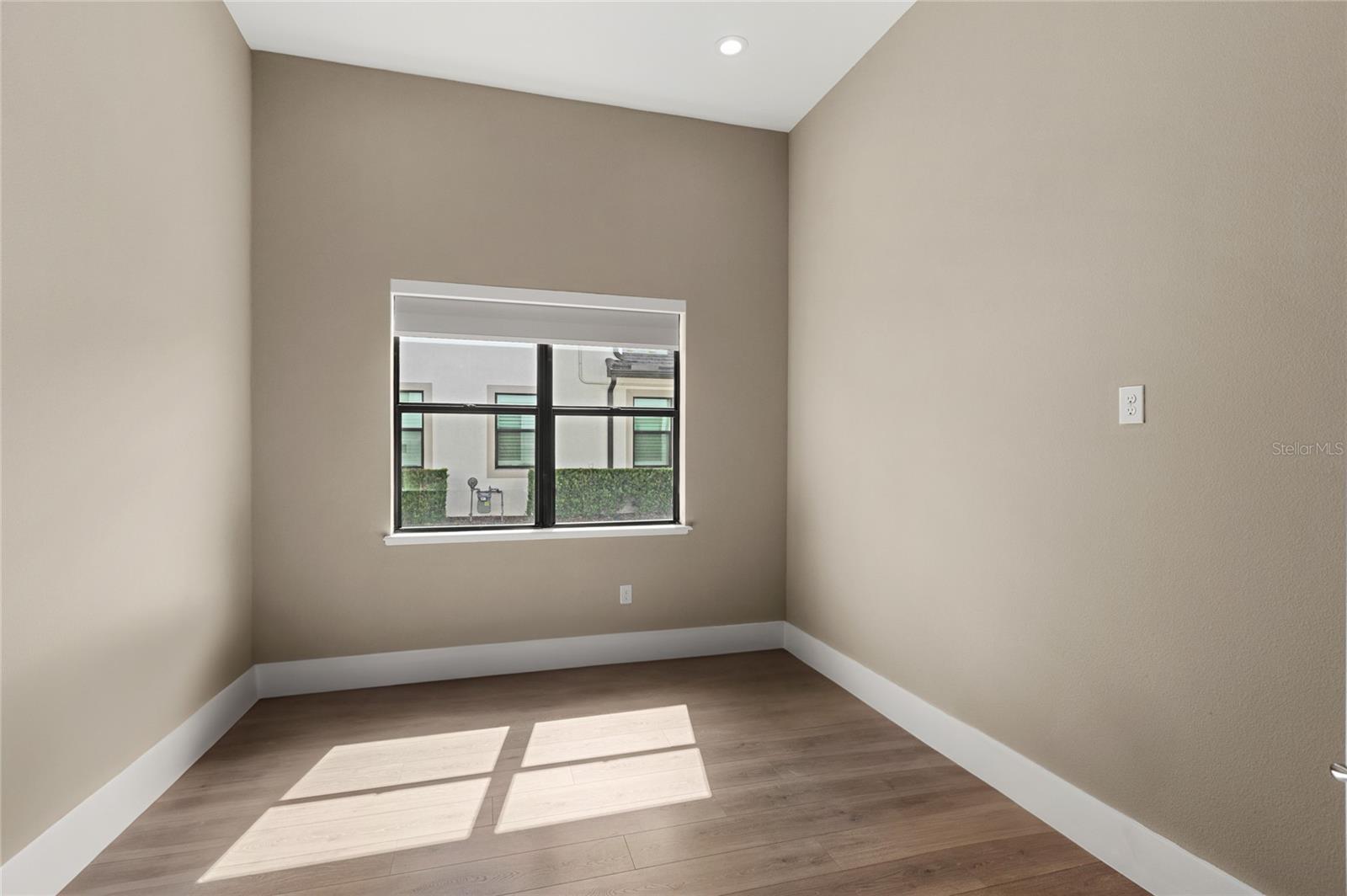Image 43 of 81 For 4047 Isabella Circle