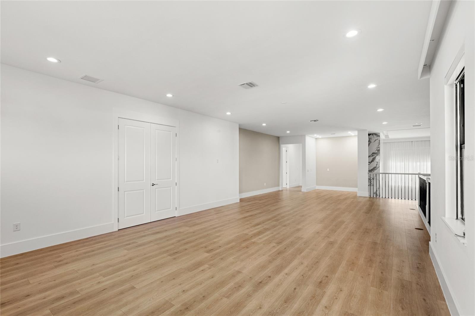 Image 53 of 81 For 4047 Isabella Circle