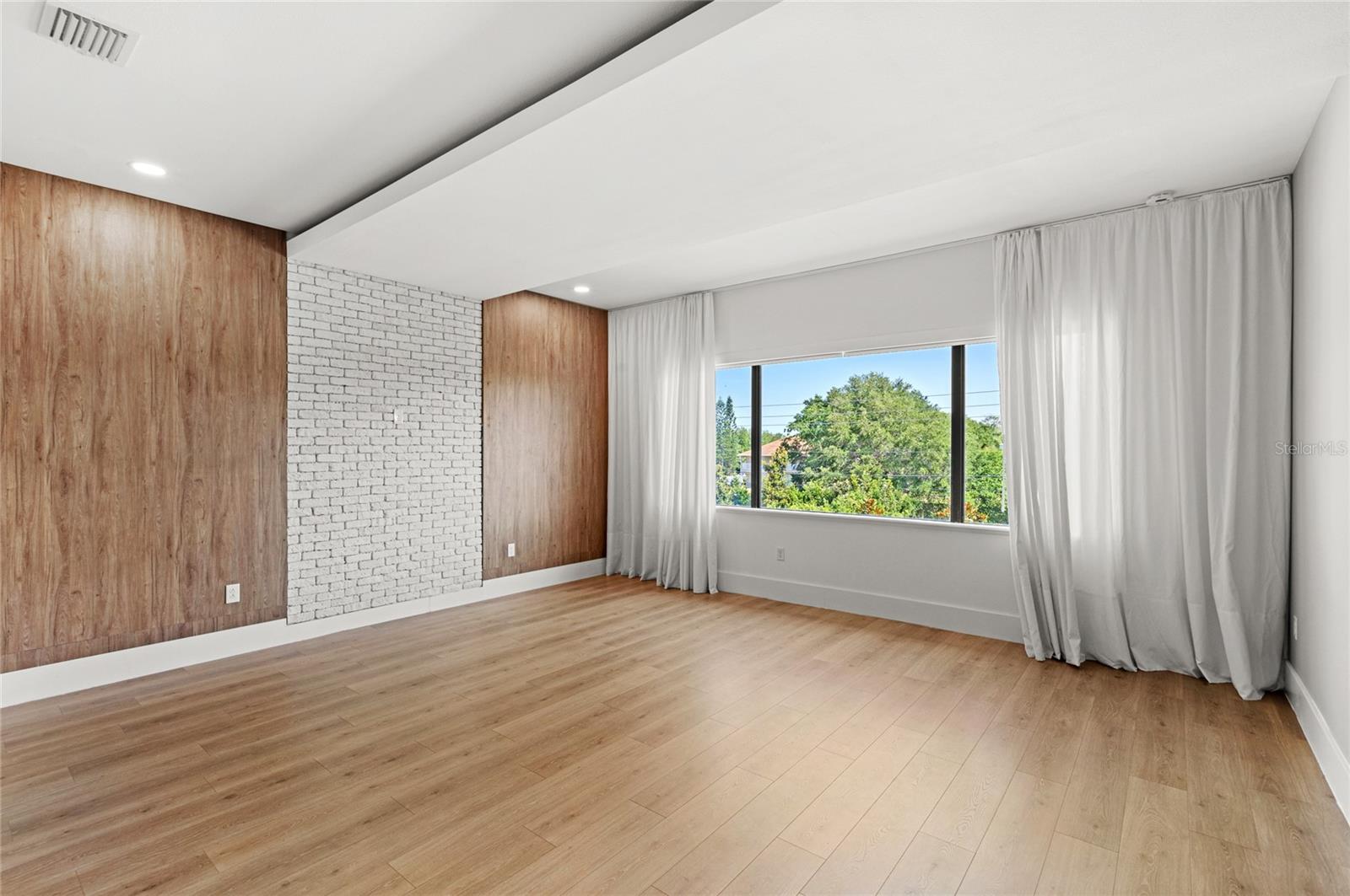 Image 63 of 81 For 4047 Isabella Circle