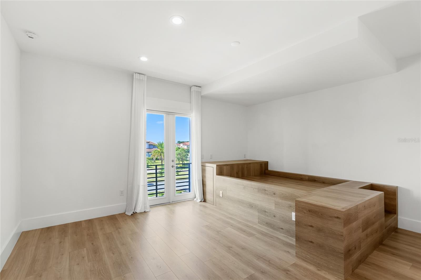 Image 67 of 81 For 4047 Isabella Circle
