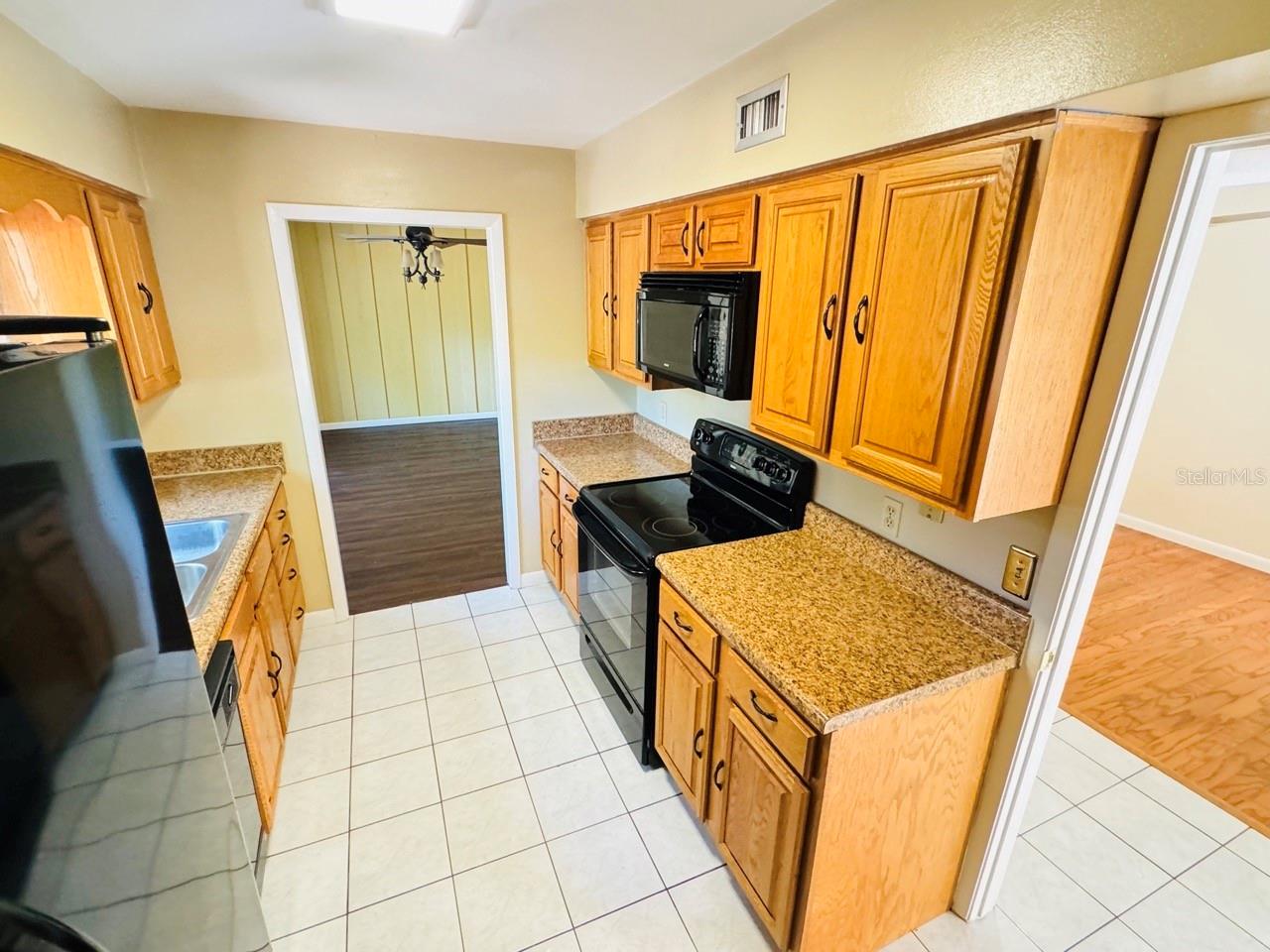 Image 6 of 19 For 248 Crown Oaks Way