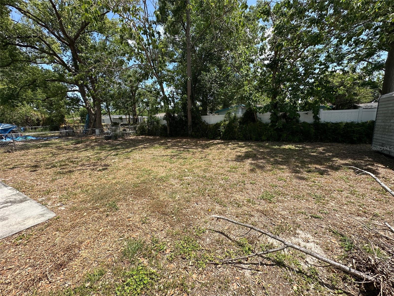 Image 12 of 13 For 890 Emerald Drive