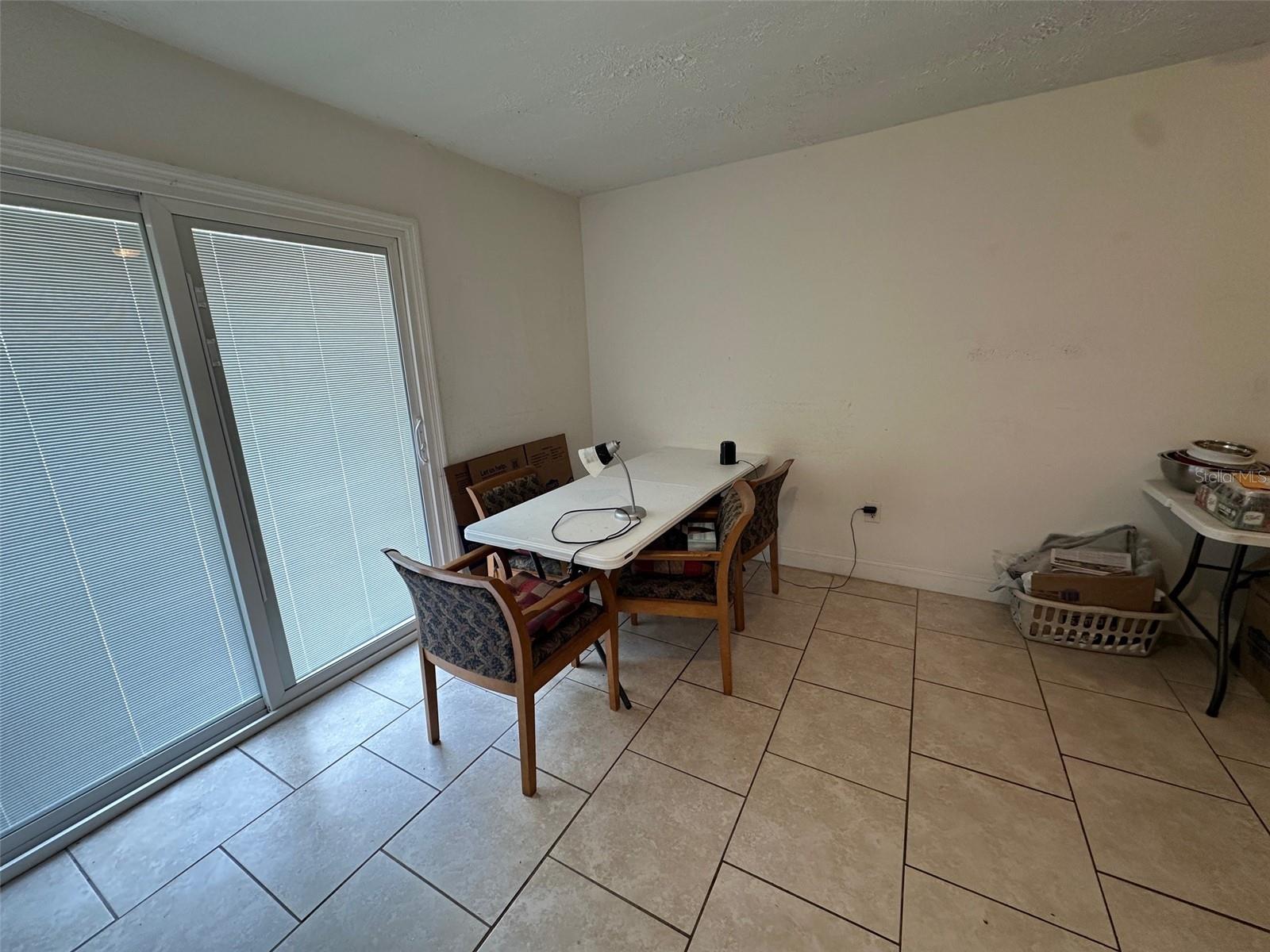 Image 5 of 13 For 890 Emerald Drive