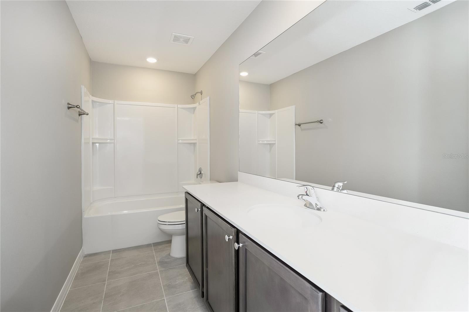 Listing photo id 11 for 1361 Brenway Drive