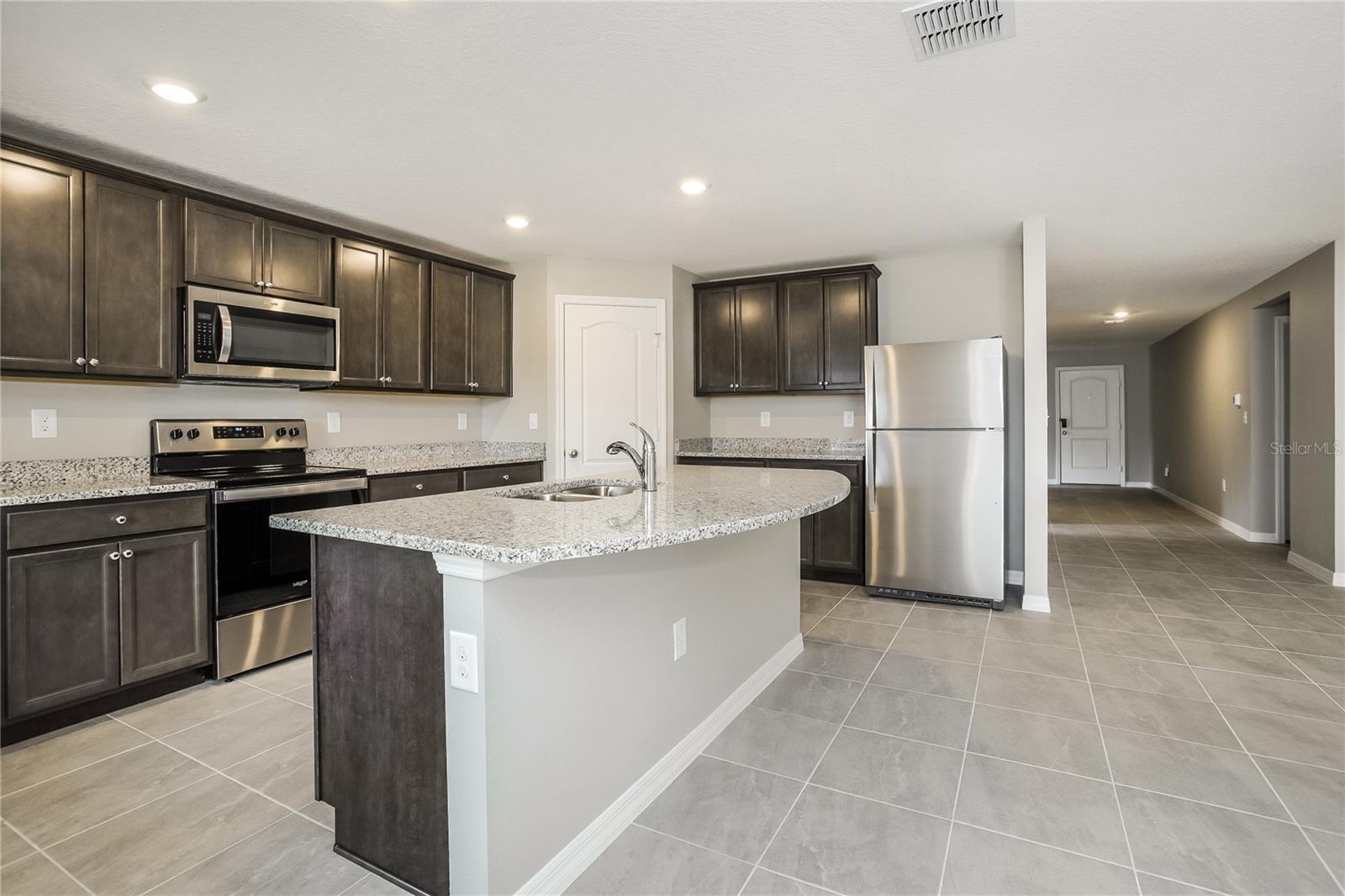 Listing photo id 3 for 1361 Brenway Drive