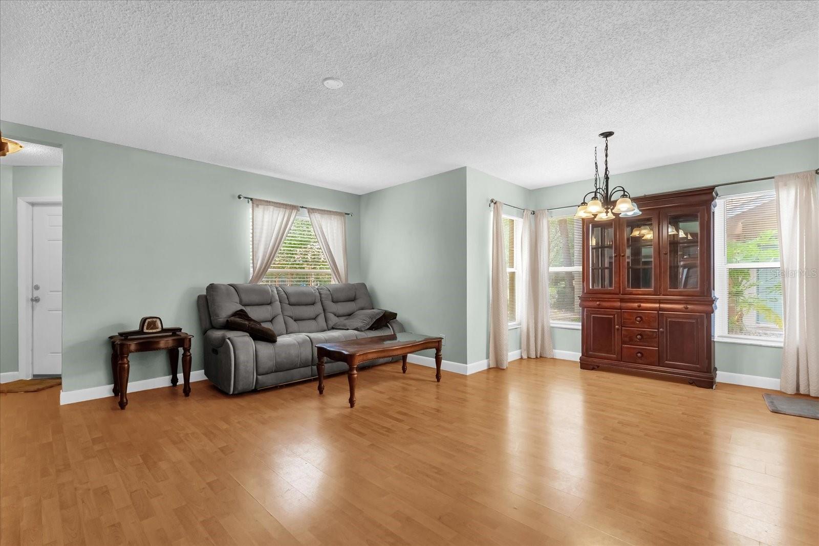 Image 4 of 24 For 5452 Michigan Street 7