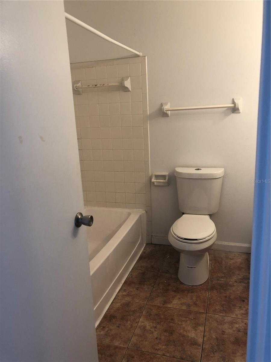 Image 7 of 12 For 612 Kenwick Circle 205