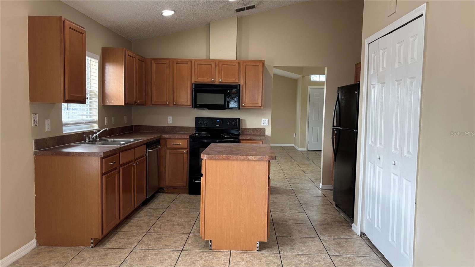 Image 11 of 25 For 252 Bramley Court