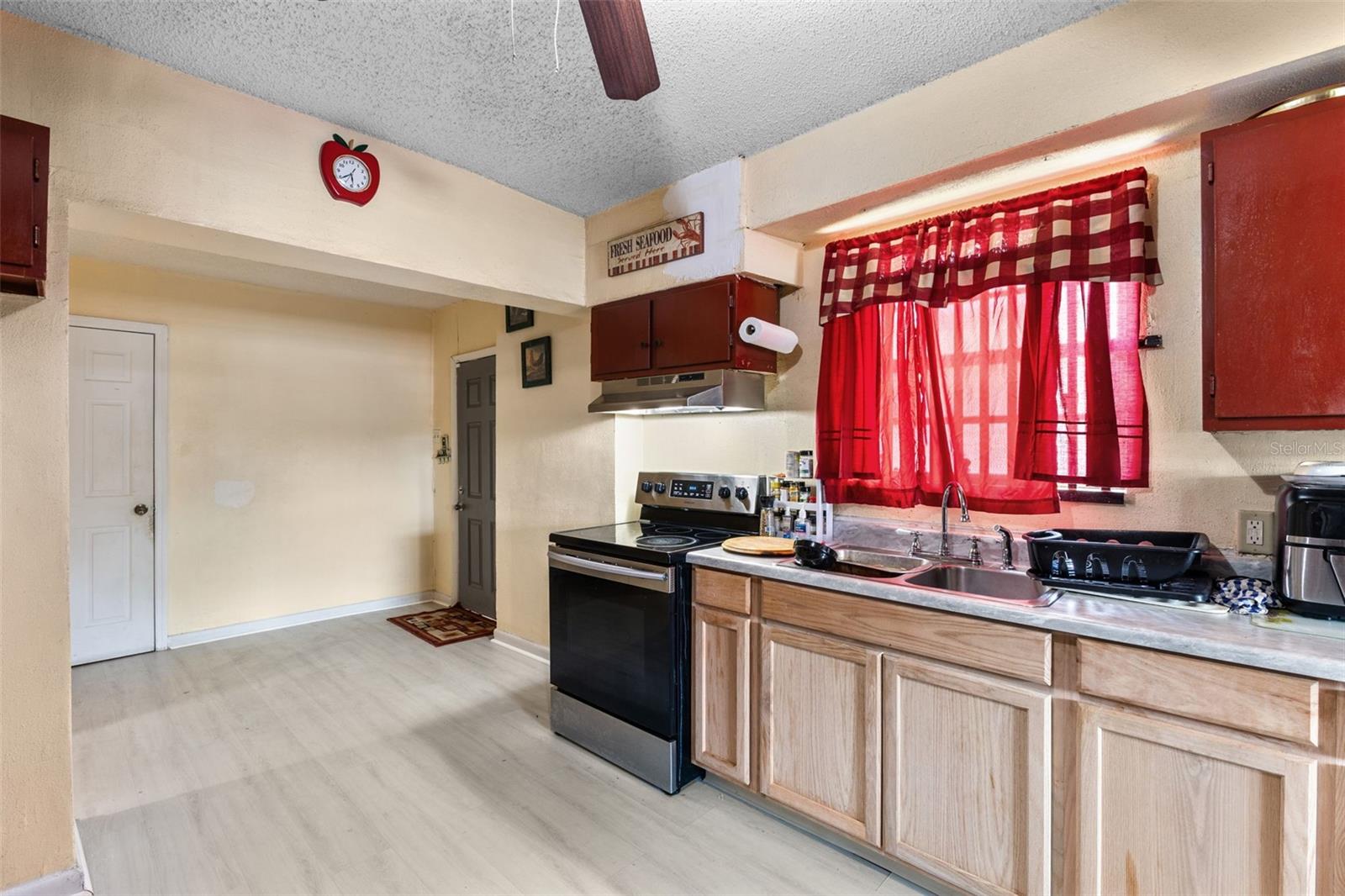 Image 12 of 18 For 2213 Bates Avenue