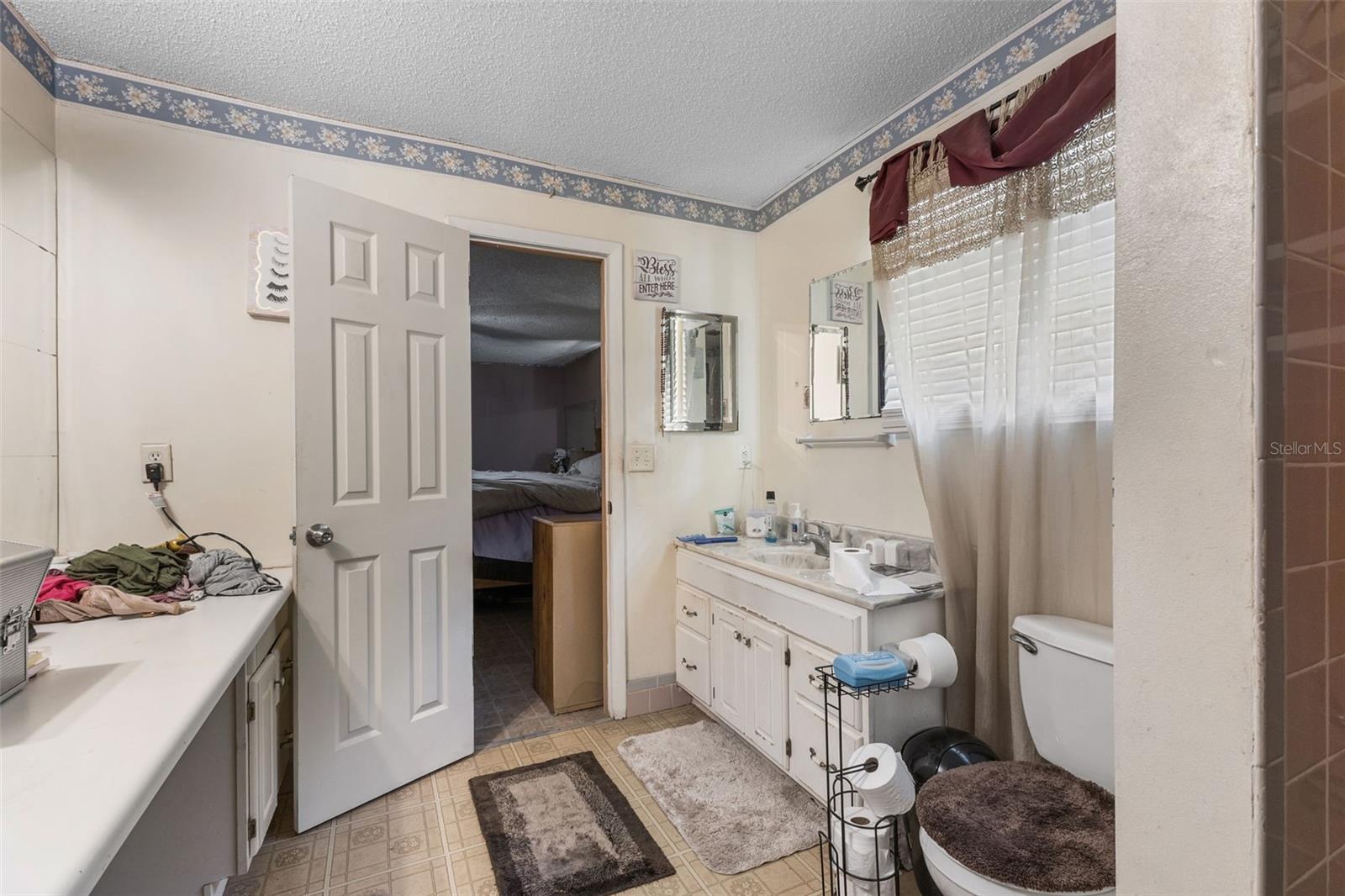 Image 4 of 18 For 2213 Bates Avenue