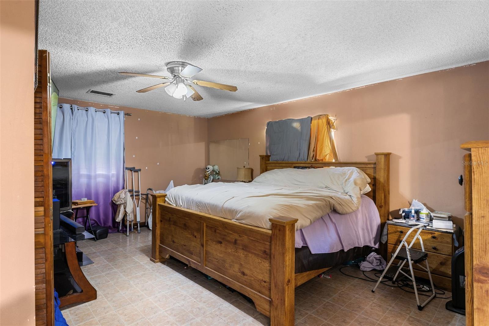 Image 6 of 18 For 2213 Bates Avenue