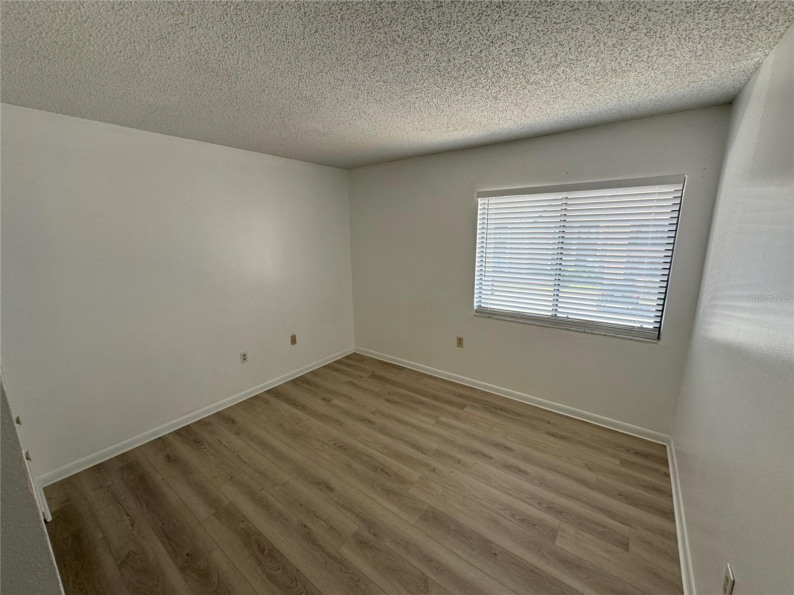 Image 11 of 15 For 5047 Vineland Road 5047