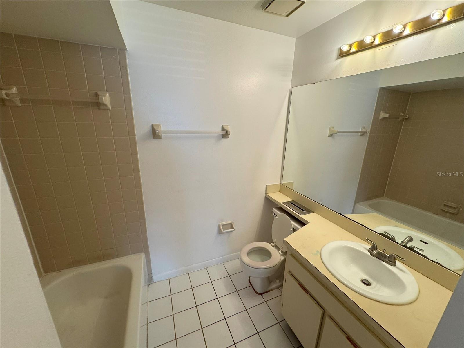 Image 14 of 15 For 5047 Vineland Road 5047