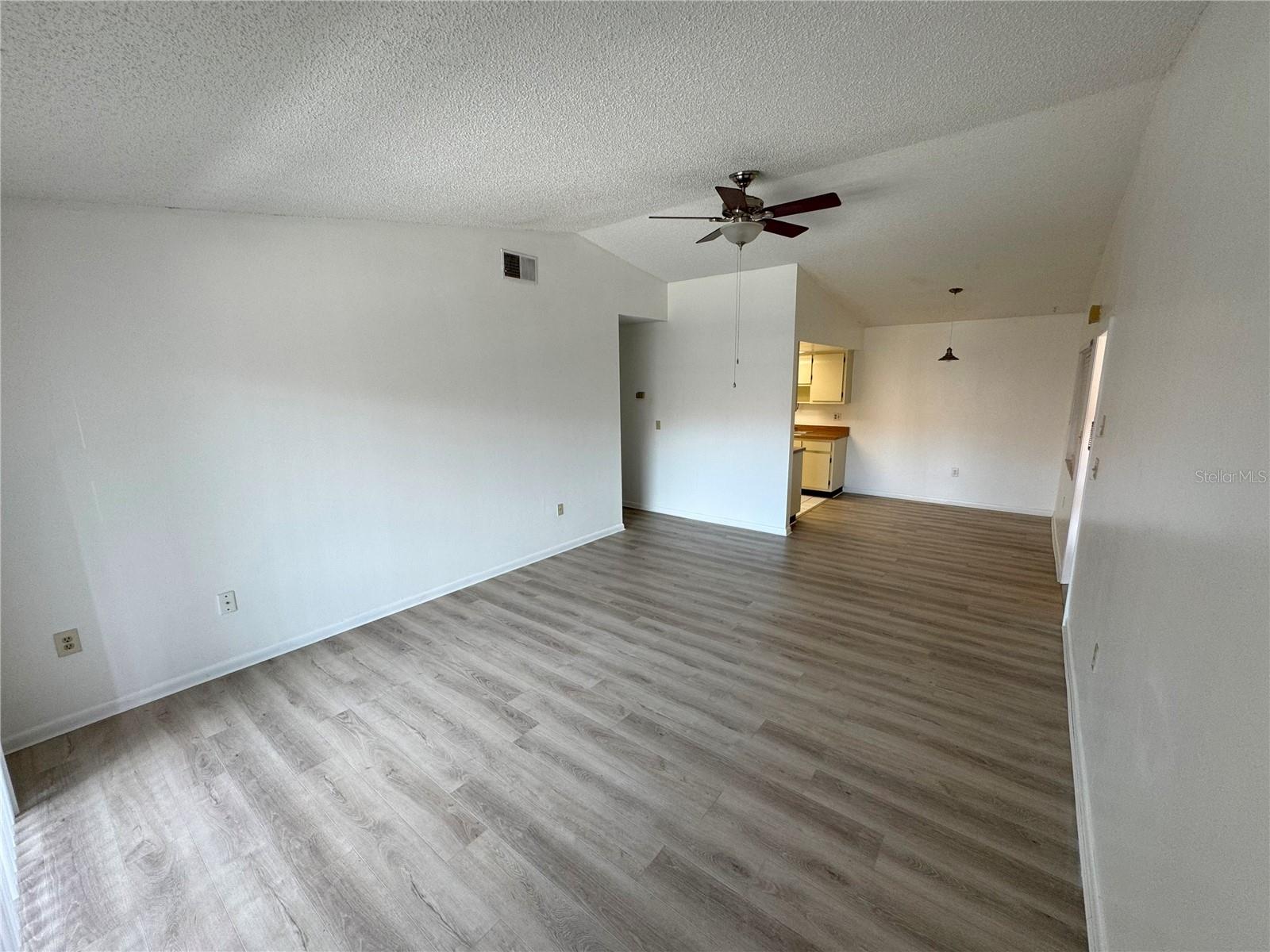 Image 3 of 15 For 5047 Vineland Road 5047