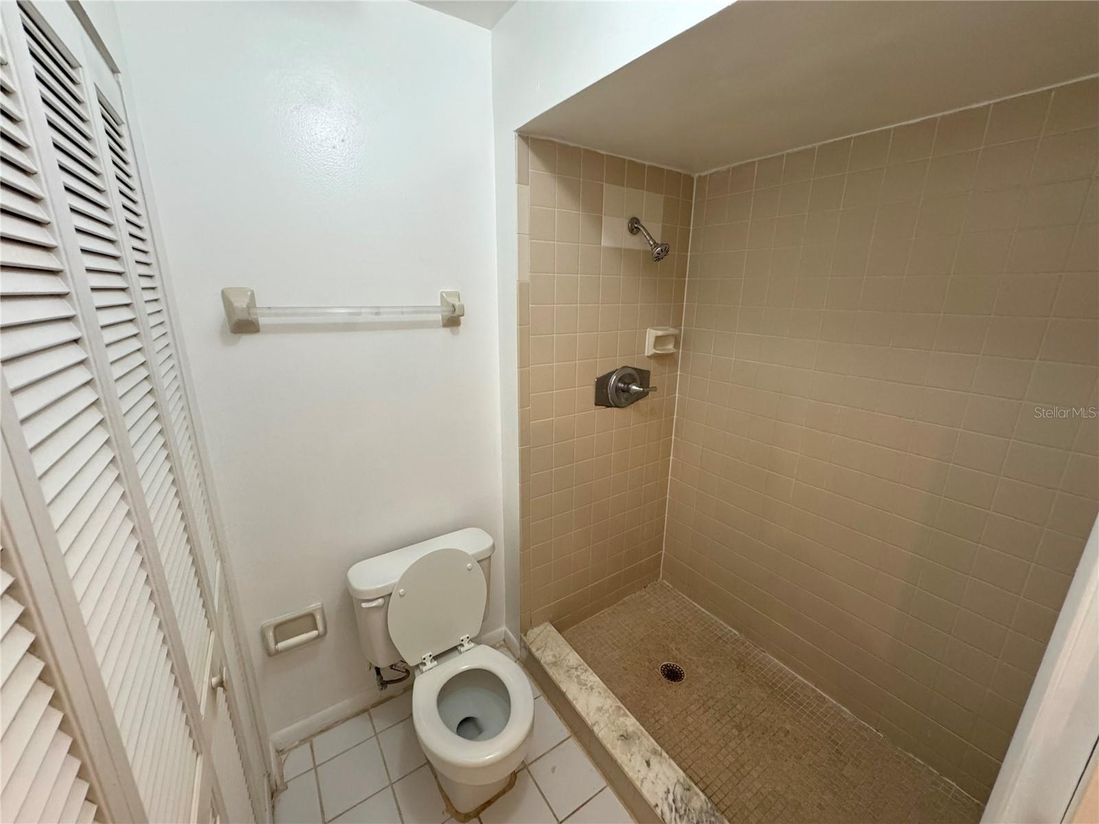 Image 9 of 15 For 5047 Vineland Road 5047