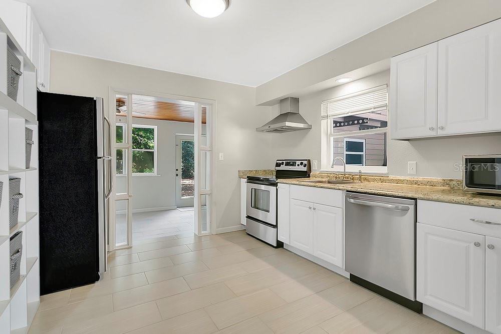 Image 3 of 30 For 2918 Croton Road