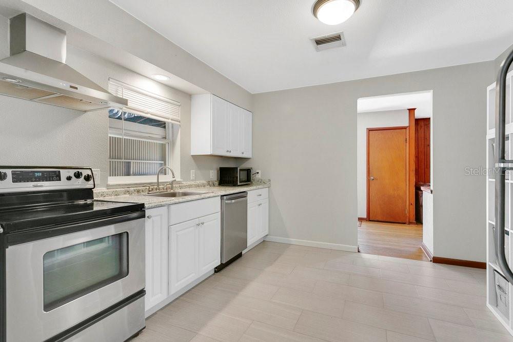 Image 4 of 30 For 2918 Croton Road