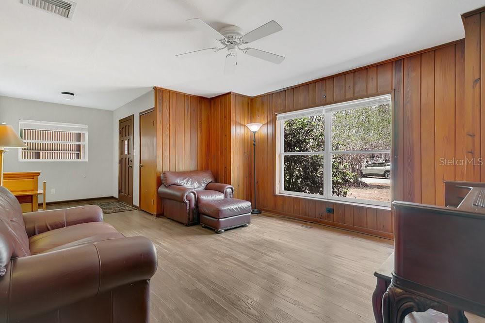 Image 9 of 30 For 2918 Croton Road