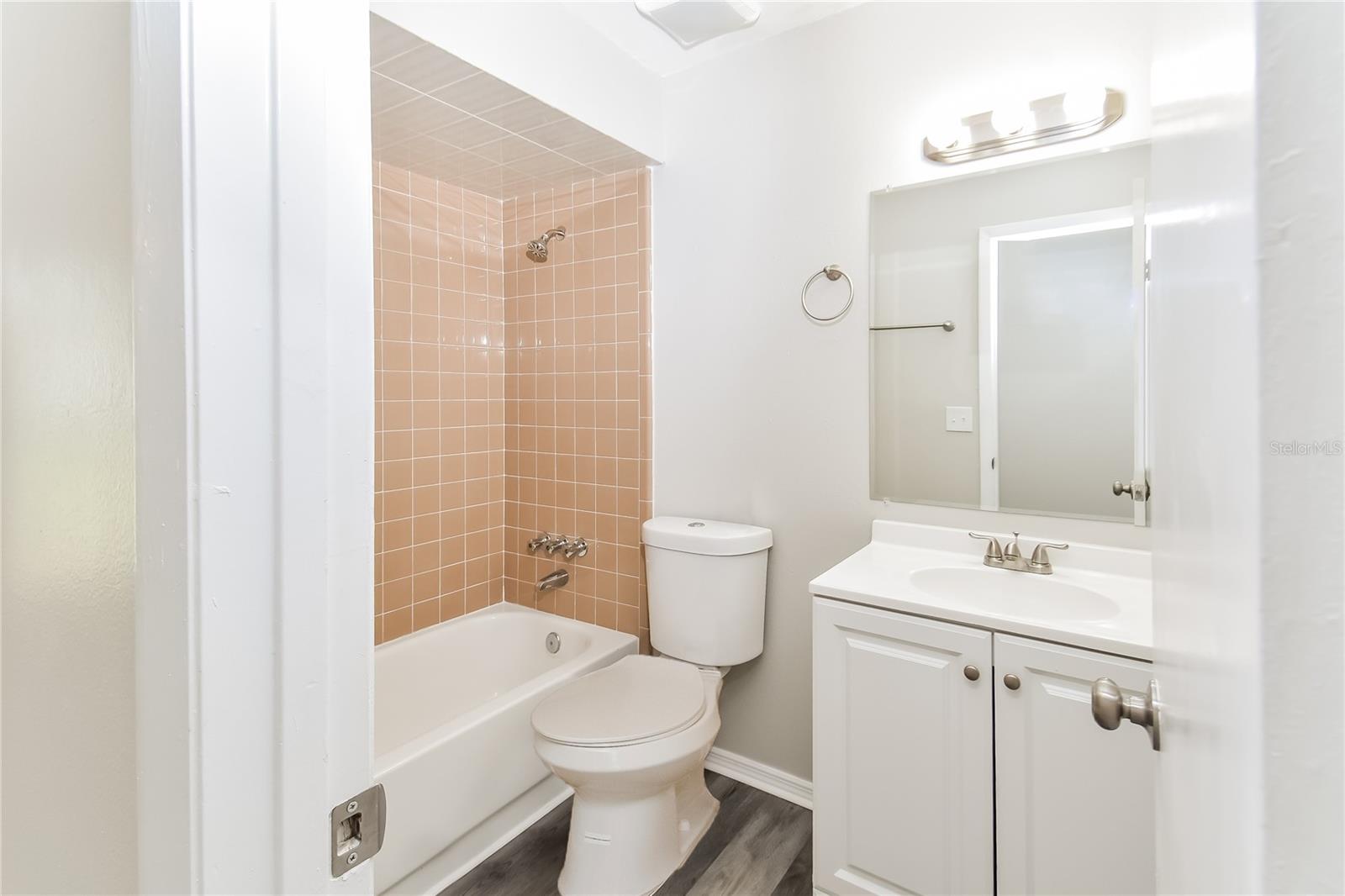 Image 14 of 16 For 903 Ashwood Court
