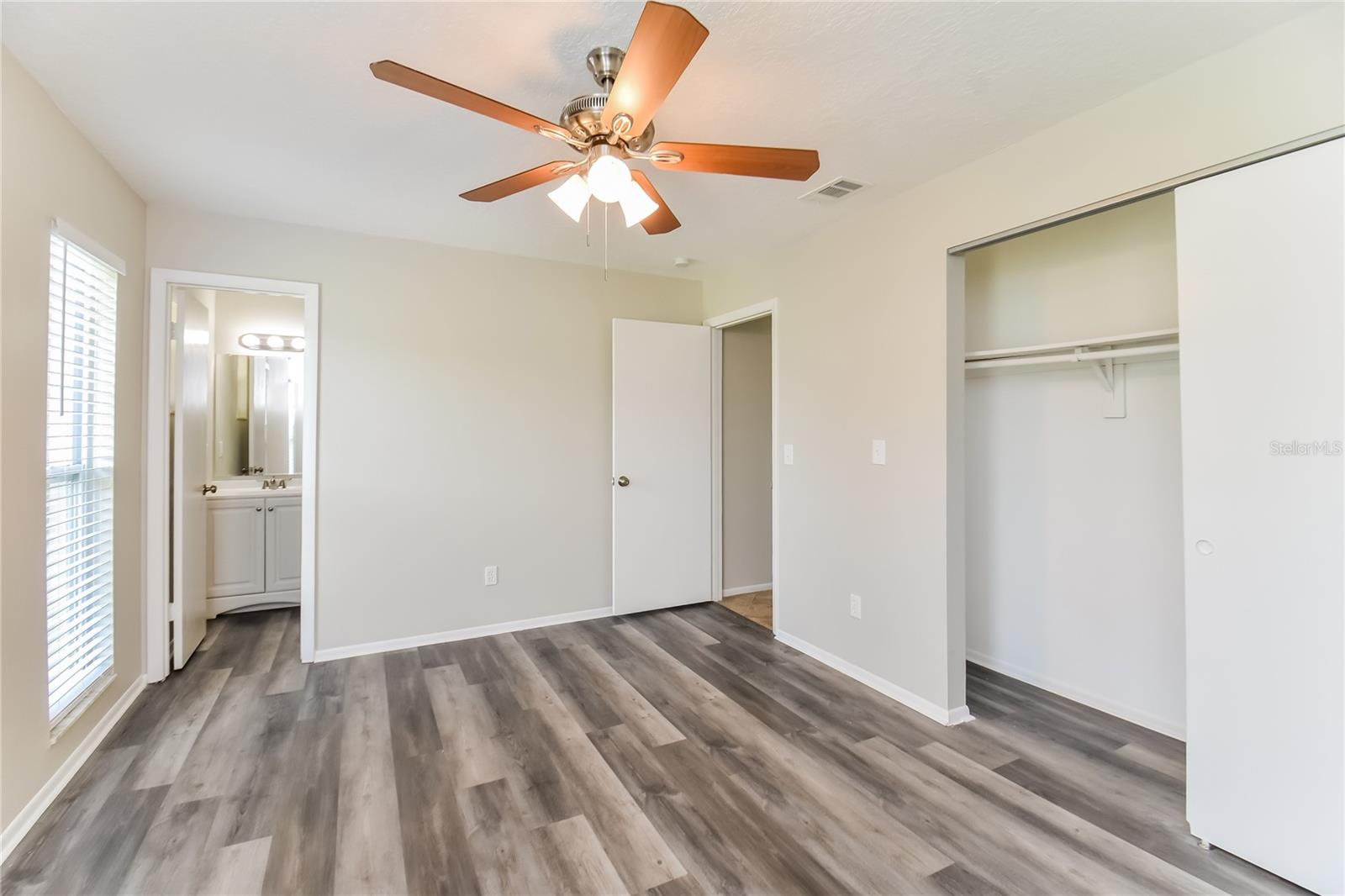 Image 9 of 16 For 903 Ashwood Court