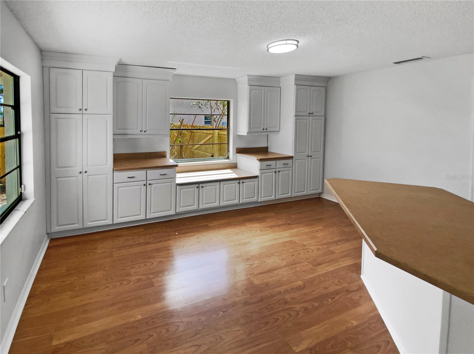 Image 22 of 32 For 9345 Buttonwood Street