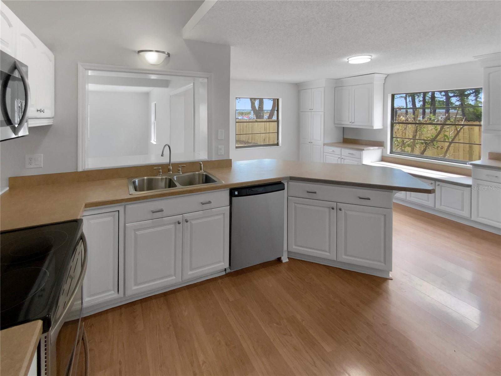 Image 24 of 32 For 9345 Buttonwood Street