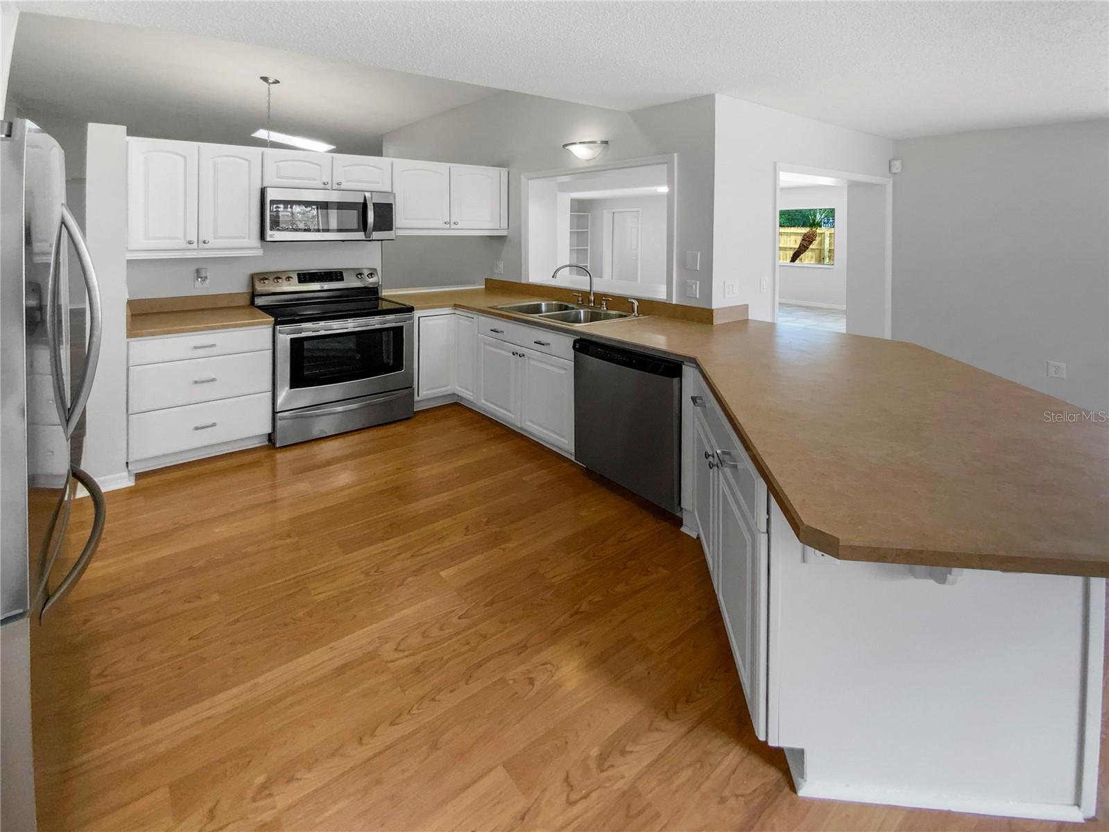 Image 6 of 32 For 9345 Buttonwood Street