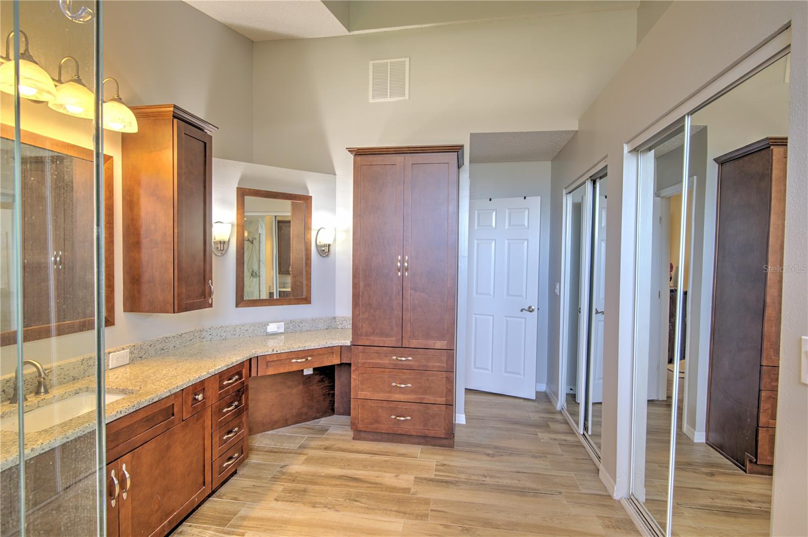Image 32 of 53 For 2850 Babylon Court