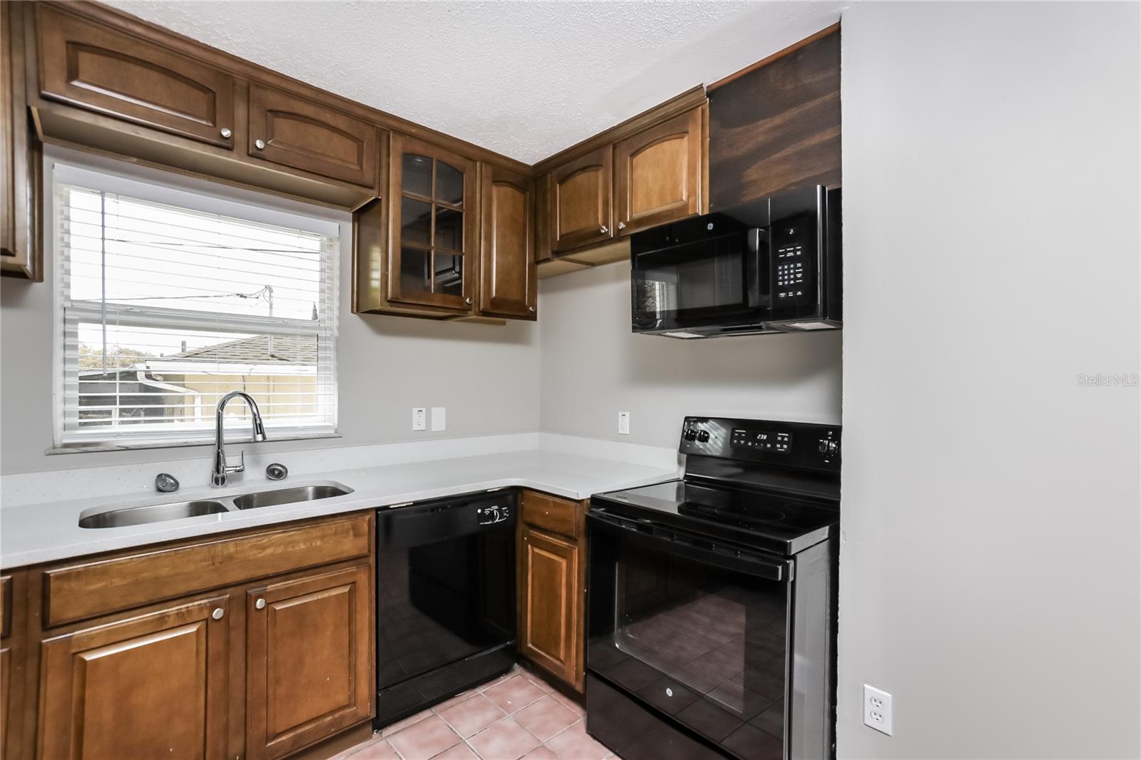 Image 7 of 16 For 7000 Watseka Avenue