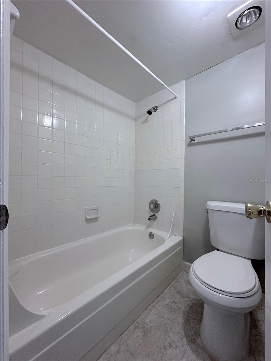 Image 18 of 23 For 2426 Branch Way 200