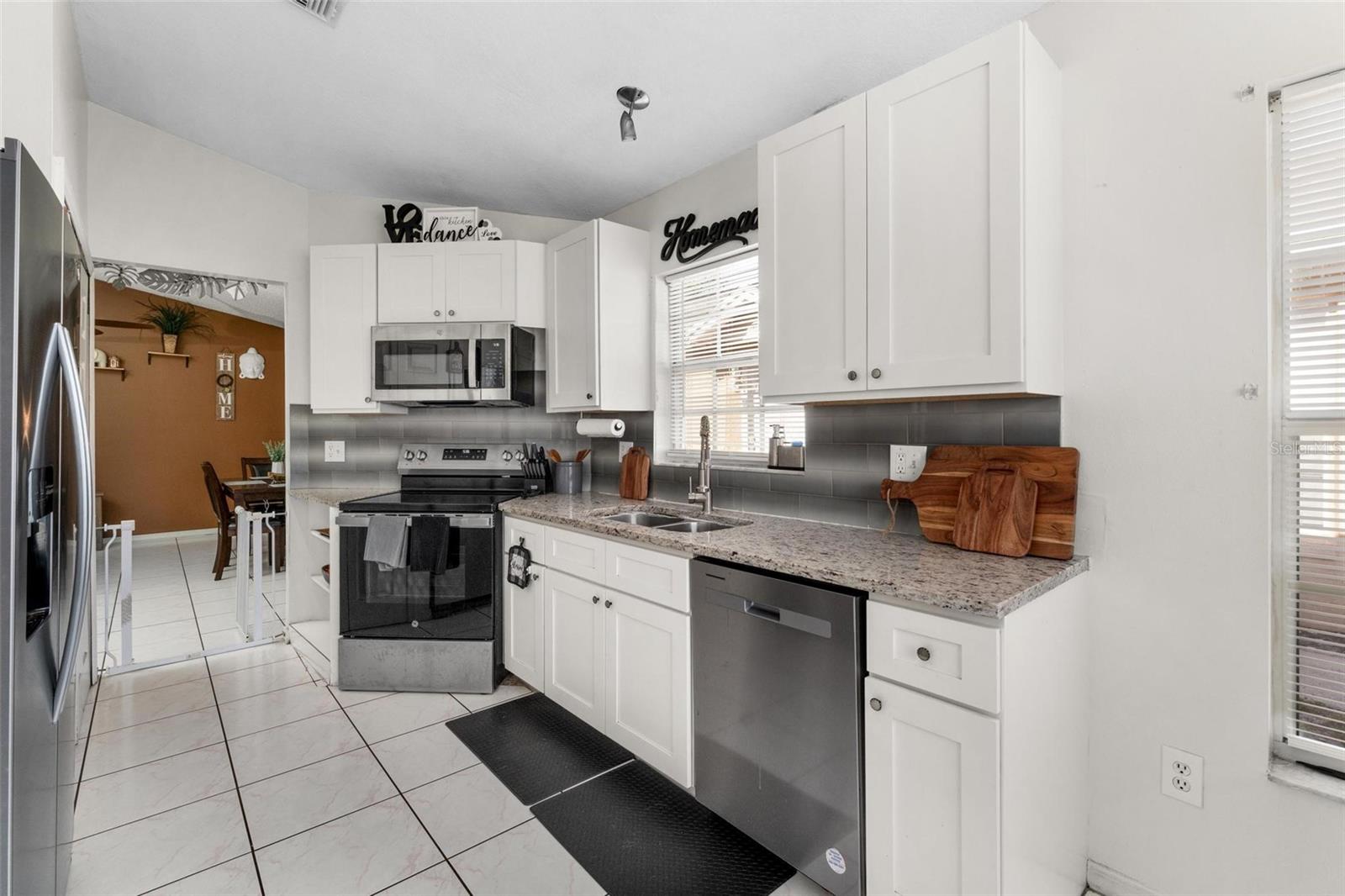 Image 6 of 45 For 9911 Dean Cove Lane