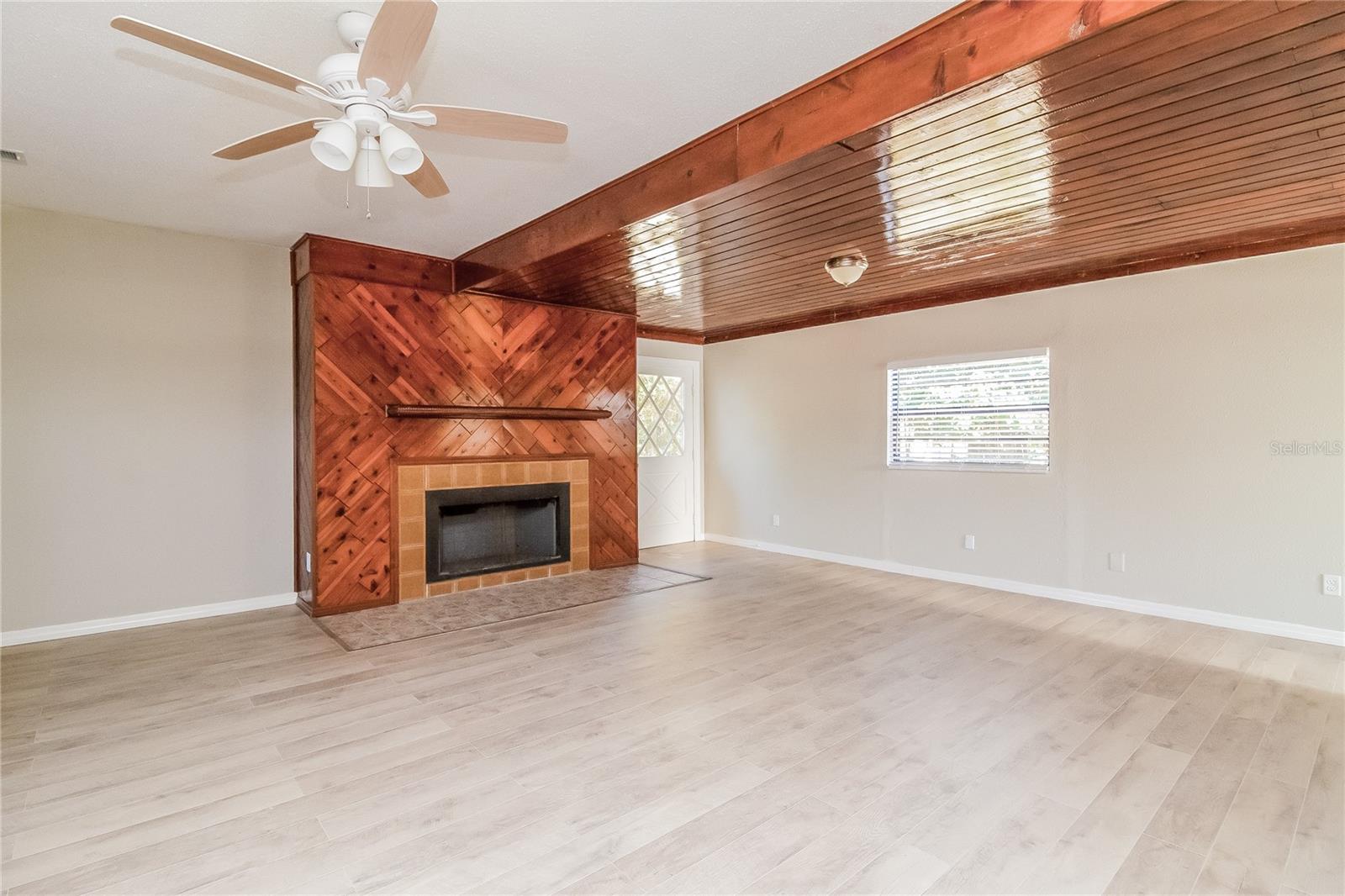 Image 3 of 16 For 579 Lake Avenue