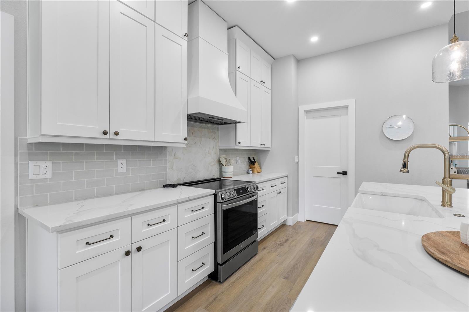 Image 10 of 37 For 1667 Spring Loop Way