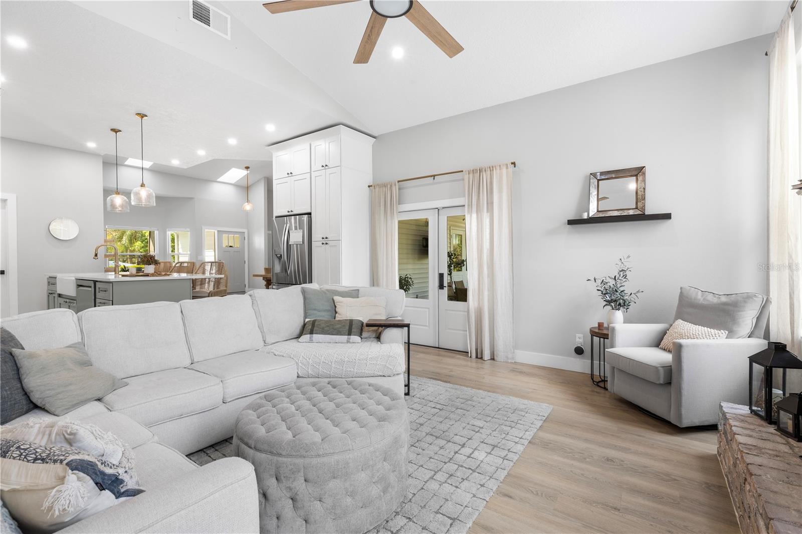 Image 12 of 37 For 1667 Spring Loop Way