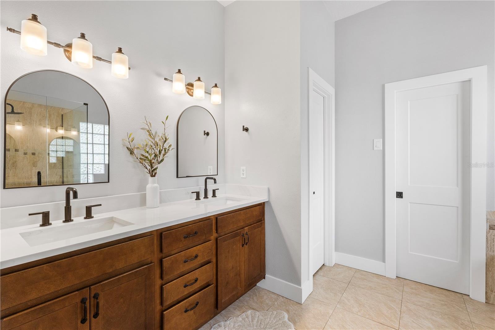 Image 18 of 37 For 1667 Spring Loop Way