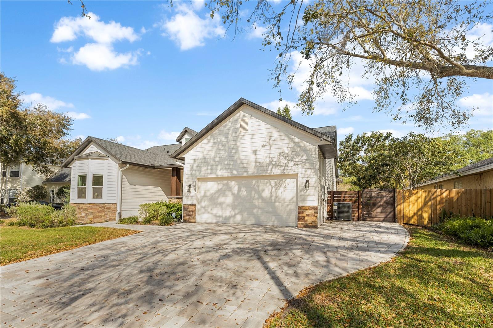 Image 33 of 37 For 1667 Spring Loop Way