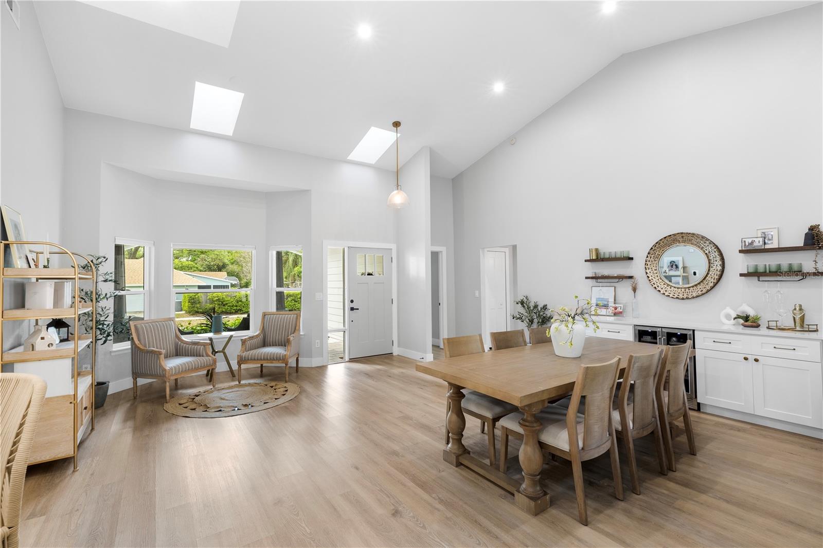 Image 4 of 37 For 1667 Spring Loop Way