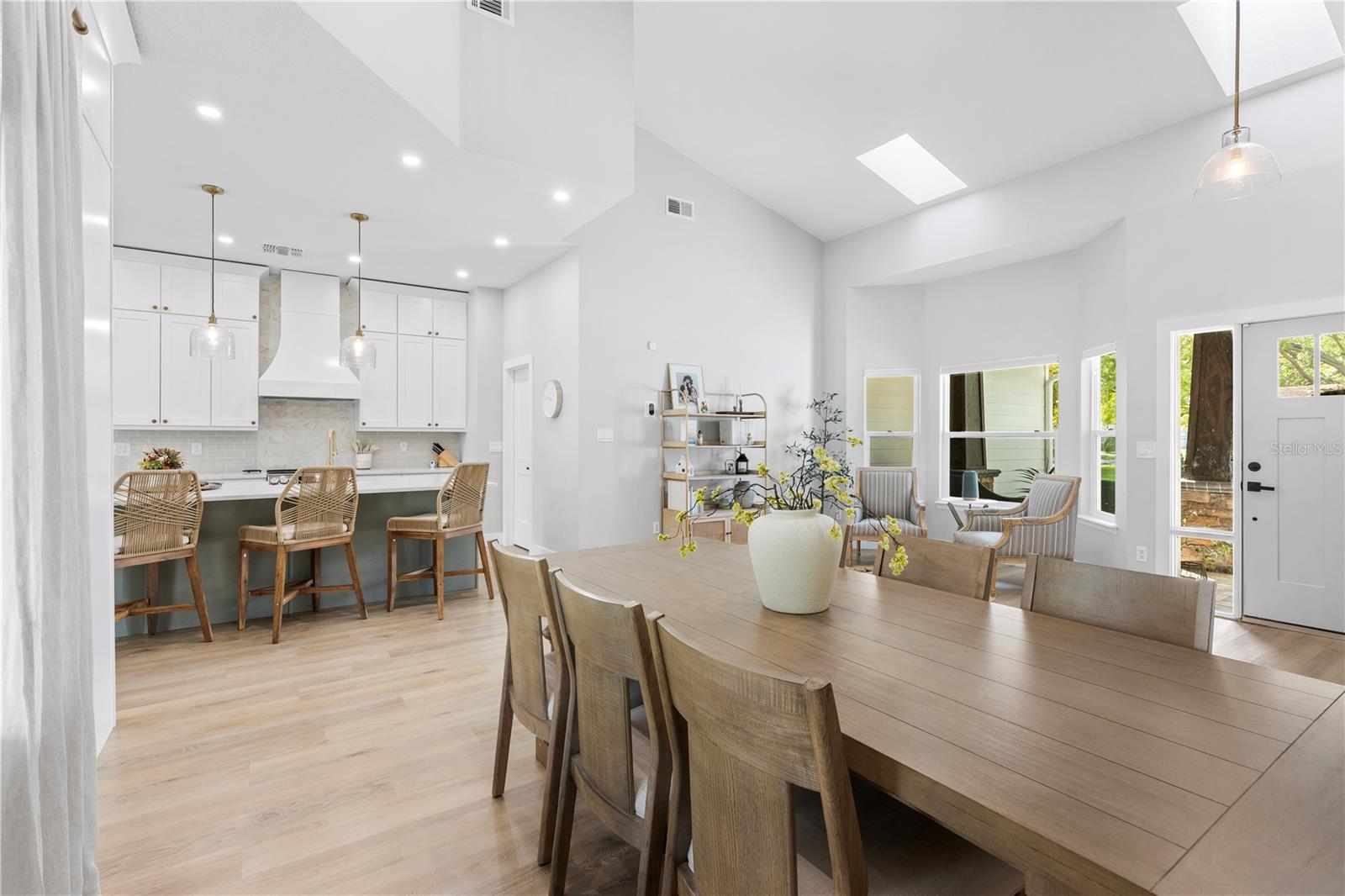 Image 5 of 37 For 1667 Spring Loop Way