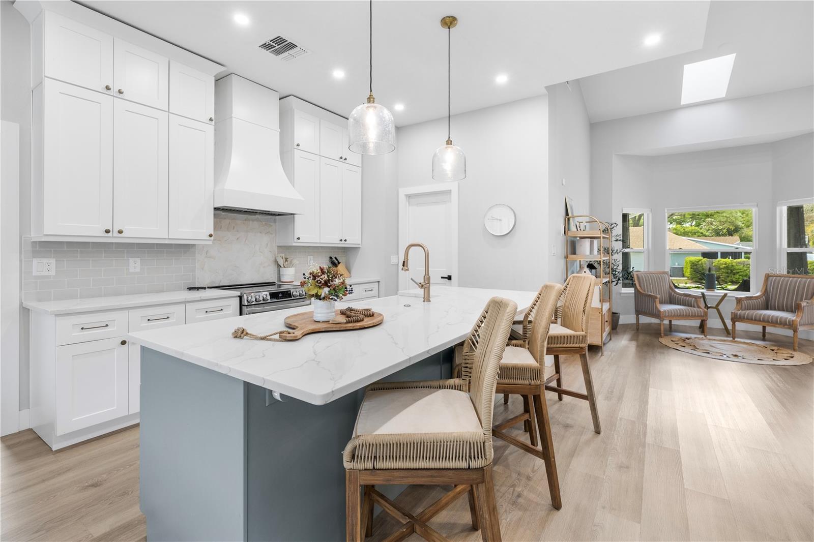 Image 8 of 37 For 1667 Spring Loop Way