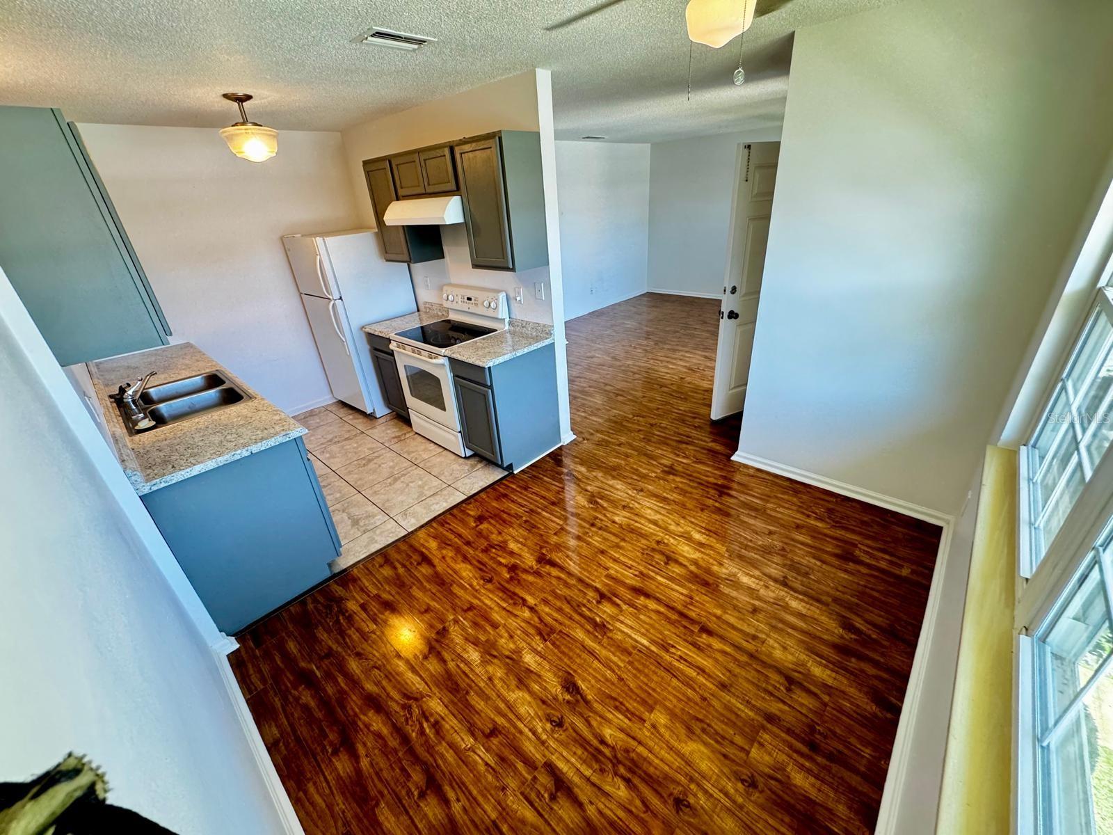 Image 5 of 55 For 840 Center Avenue 98