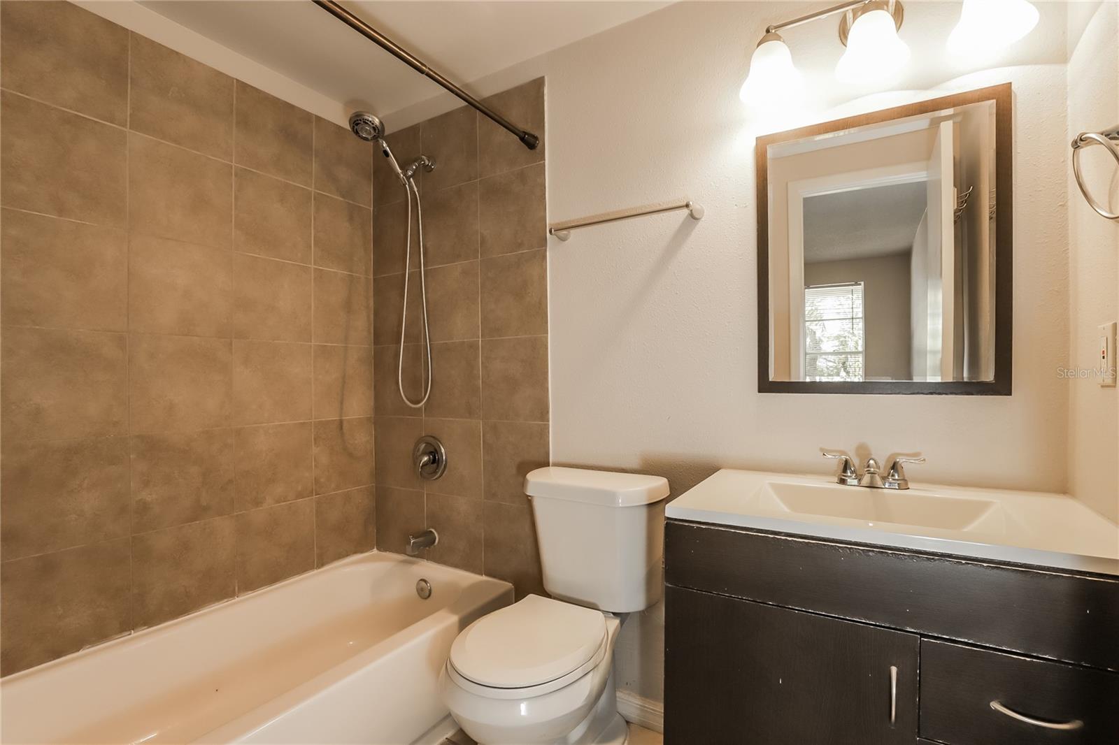 Image 11 of 16 For 2202 Selkirk Street