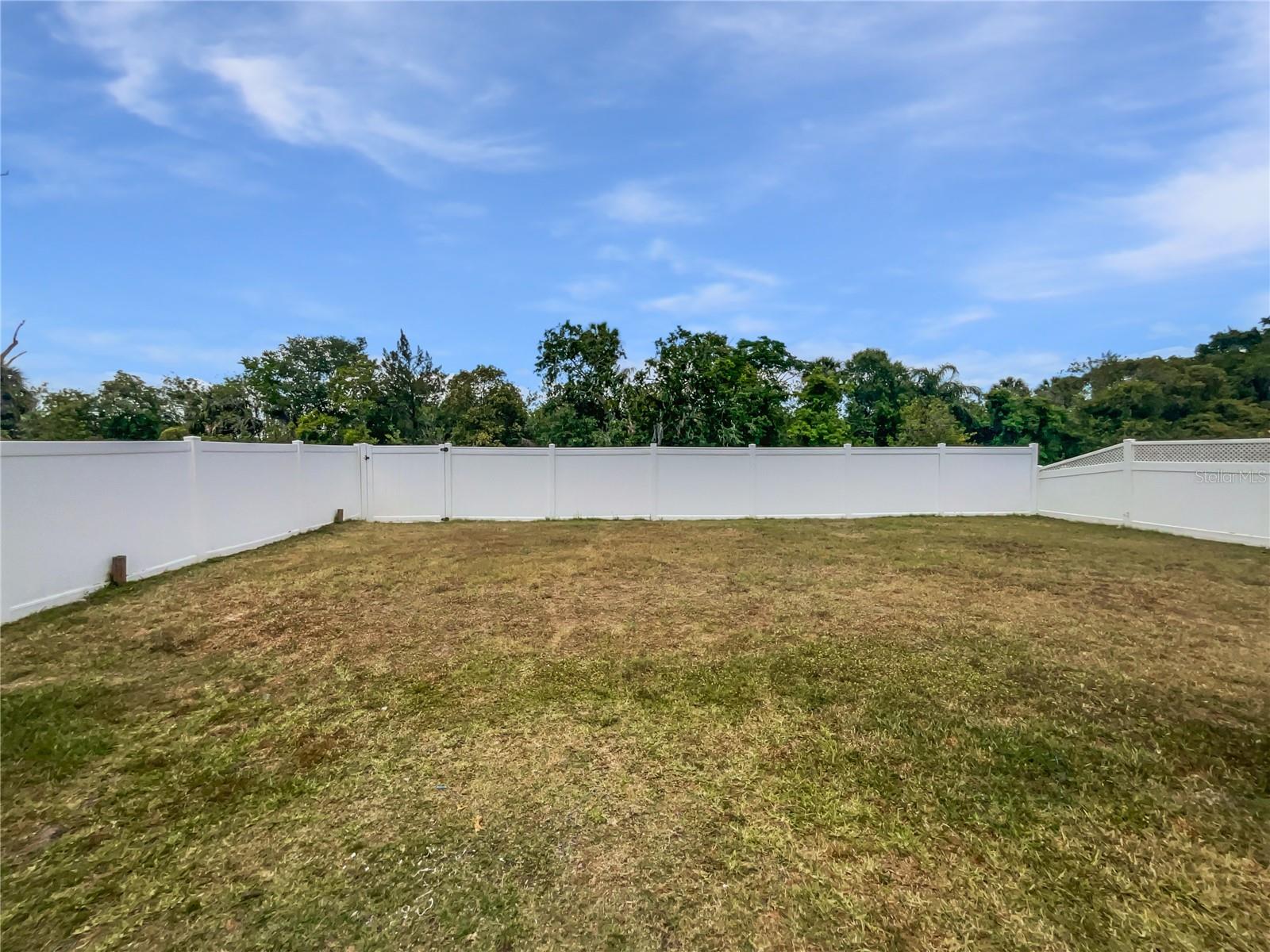 Image 18 of 31 For 1123 Hacienda Circle