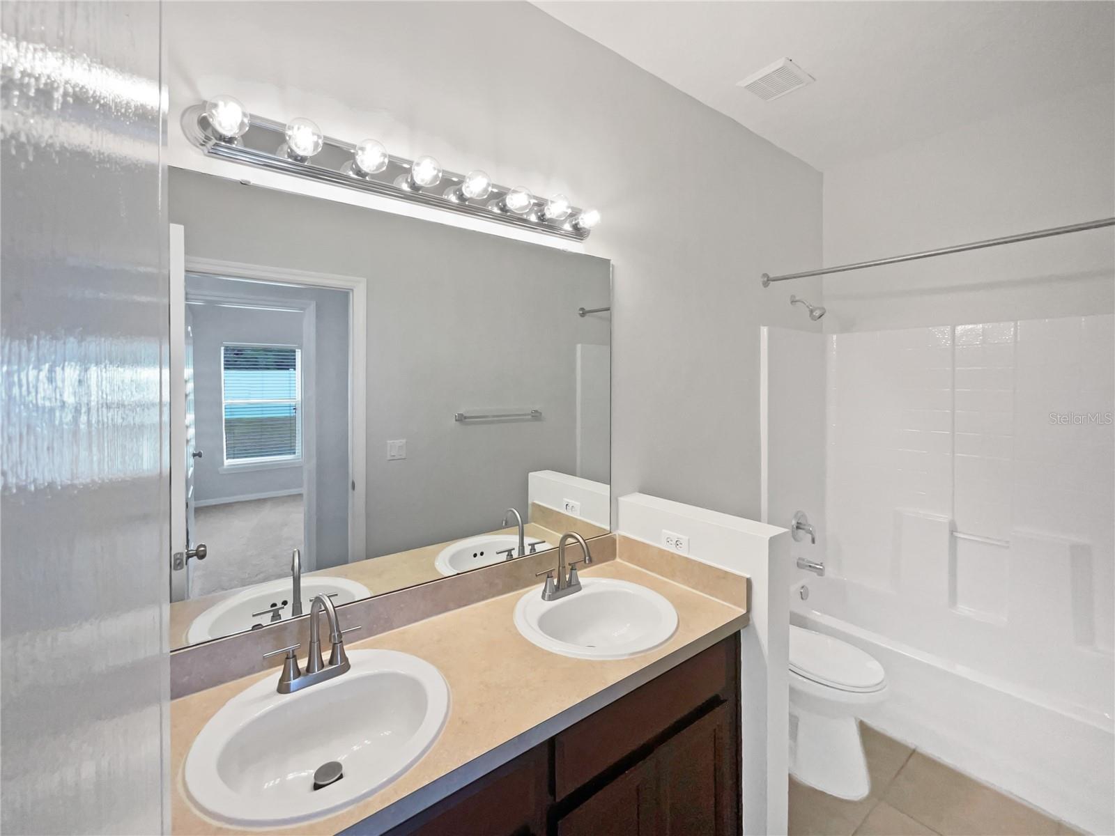 Image 23 of 31 For 1123 Hacienda Circle
