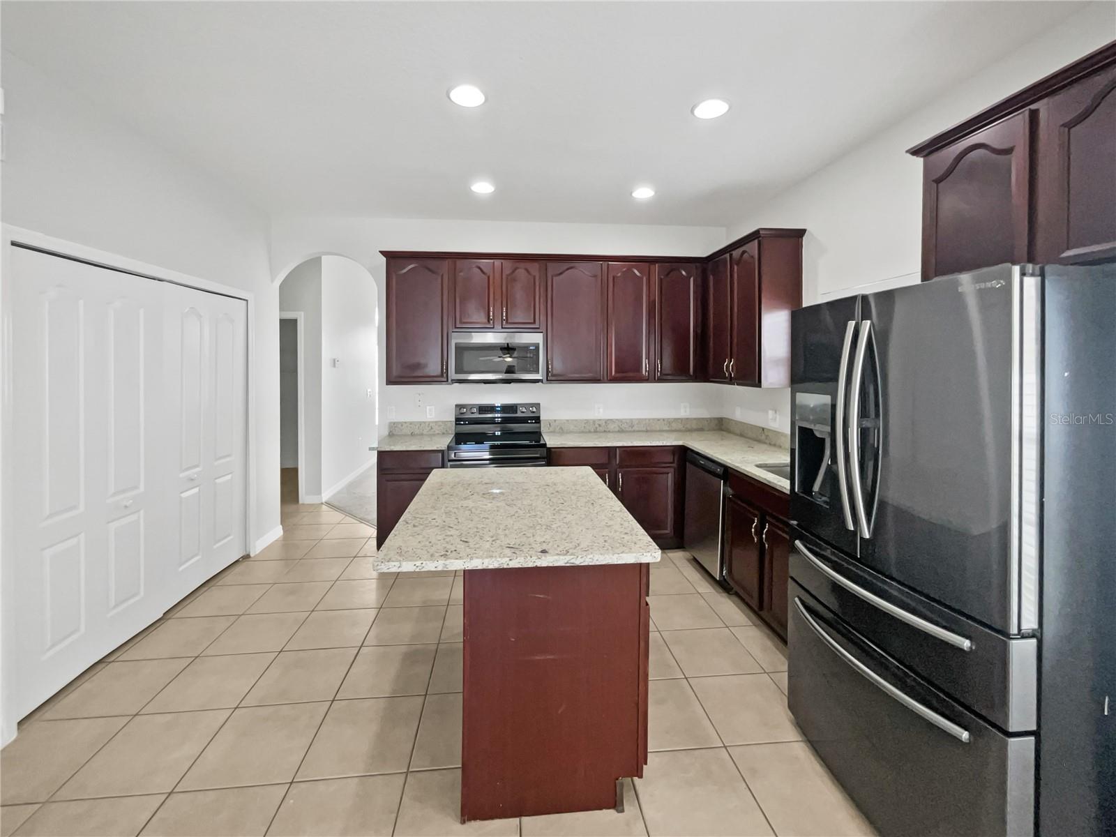 Image 6 of 31 For 1123 Hacienda Circle