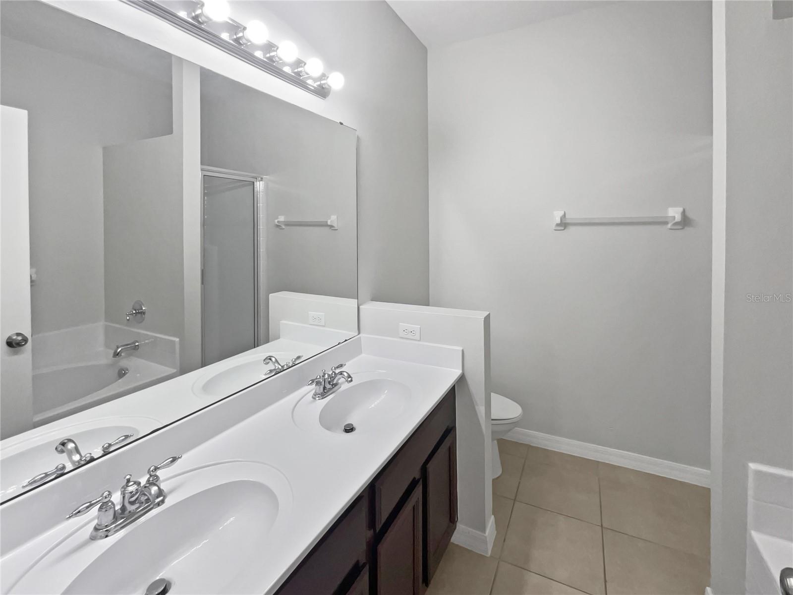 Image 7 of 31 For 1123 Hacienda Circle
