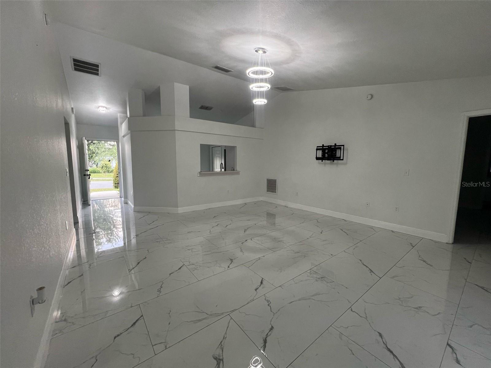 Image 3 of 19 For 920 Kingfisher Drive