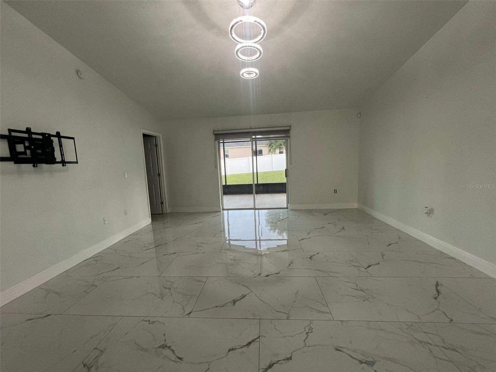 Image 4 of 19 For 920 Kingfisher Drive