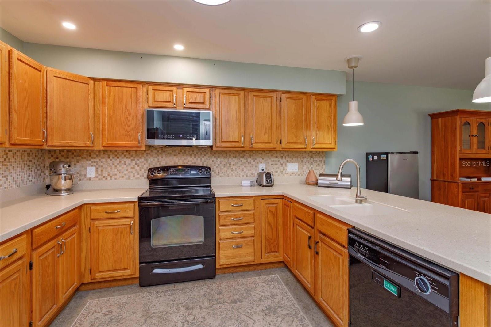 Image 10 of 28 For 7254 Della Drive